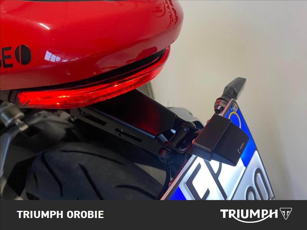 DUCATI Monster 821 Red