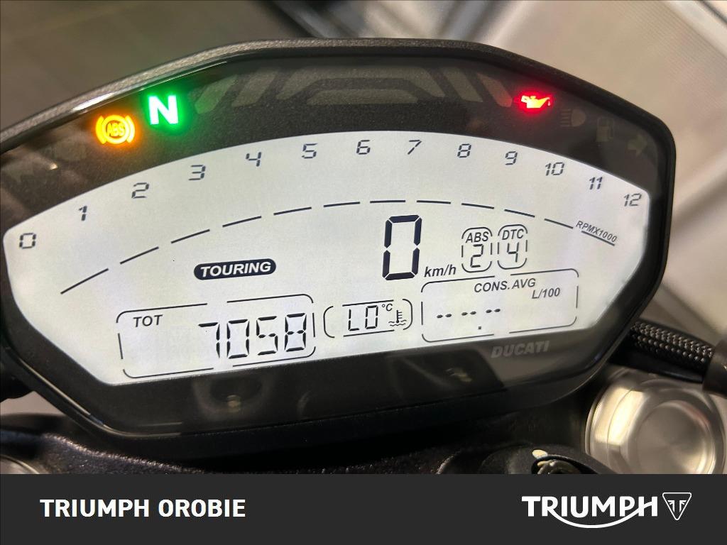 DUCATI Monster 821 Red