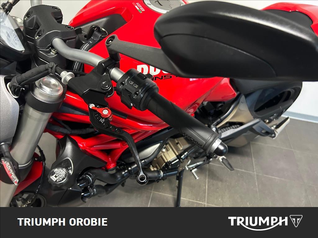 DUCATI Monster 821 Red