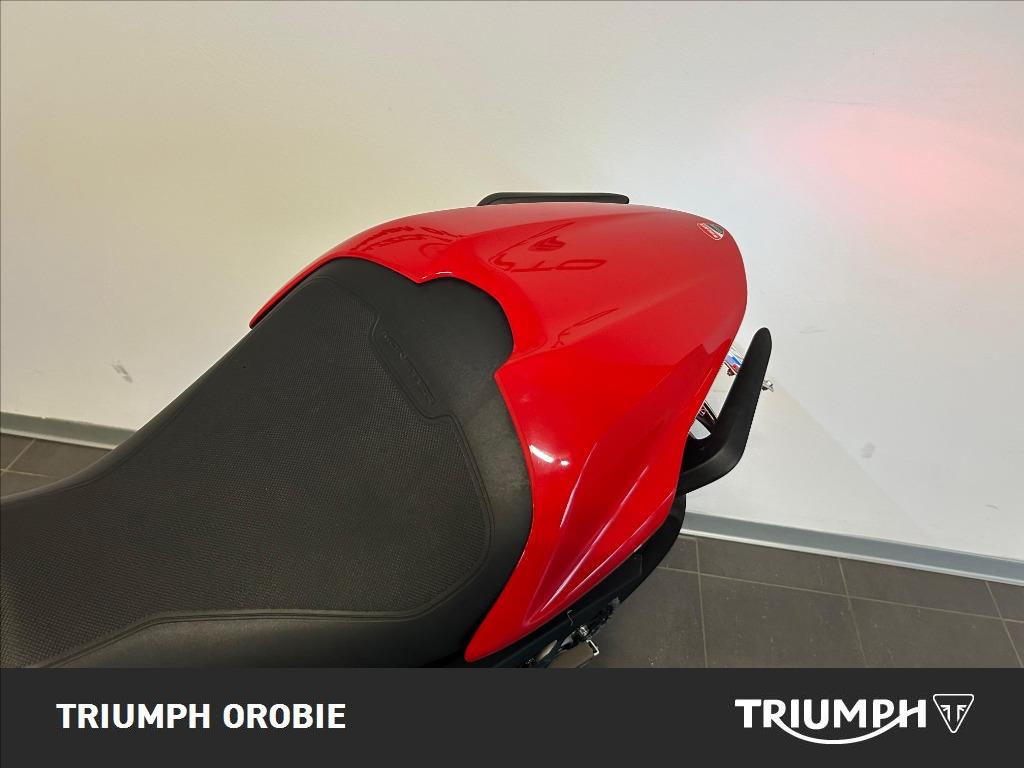 DUCATI Monster 821 Red