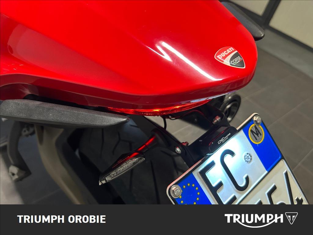 DUCATI Monster 821 Red