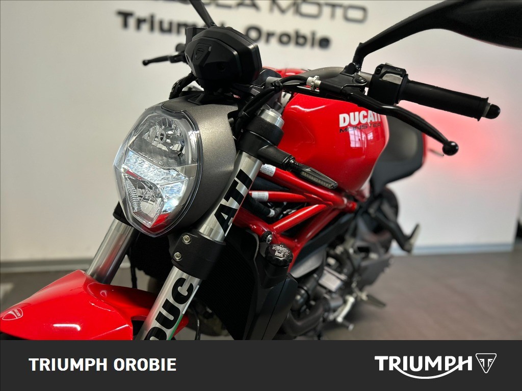 DUCATI Monster 821 Red