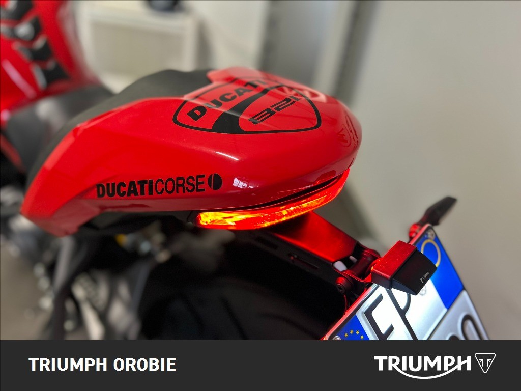 DUCATI Monster 821 Red