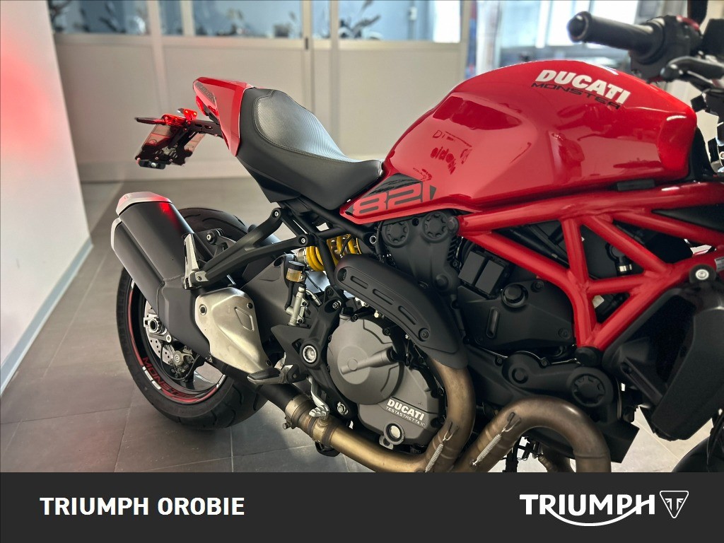 DUCATI Monster 821 Red