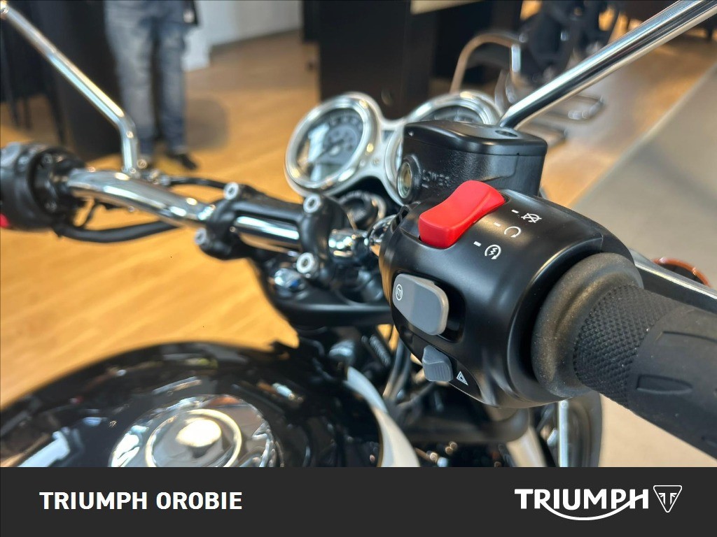 TRIUMPH Bonneville 900 T100 