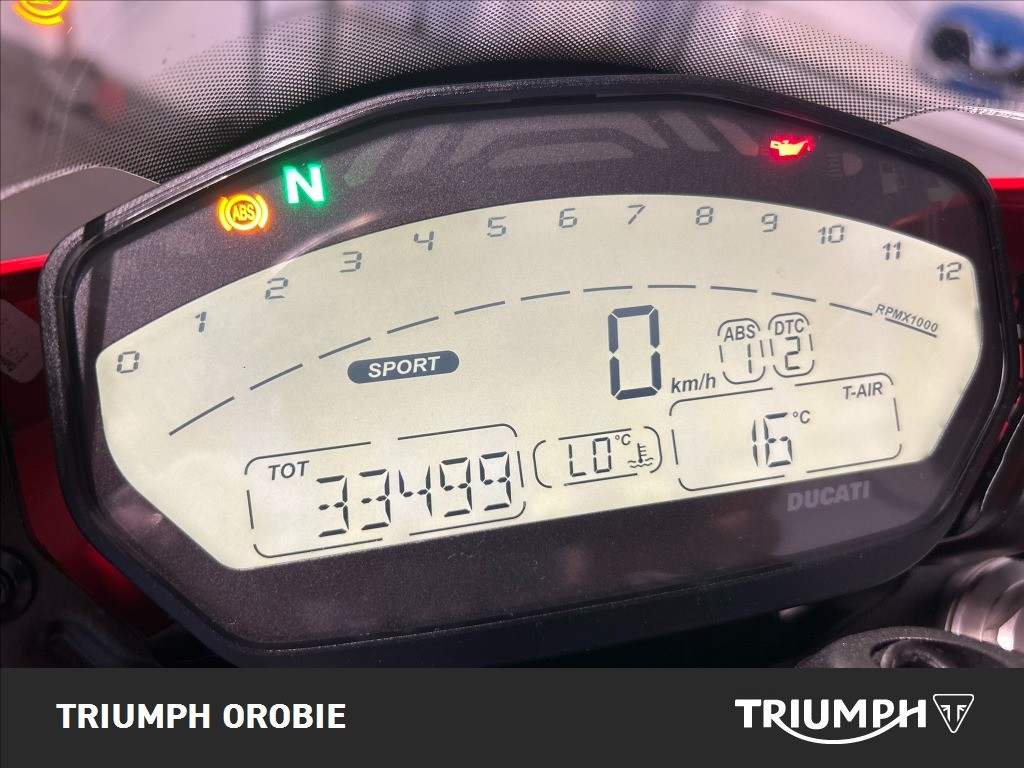 DUCATI Monster 821 Red