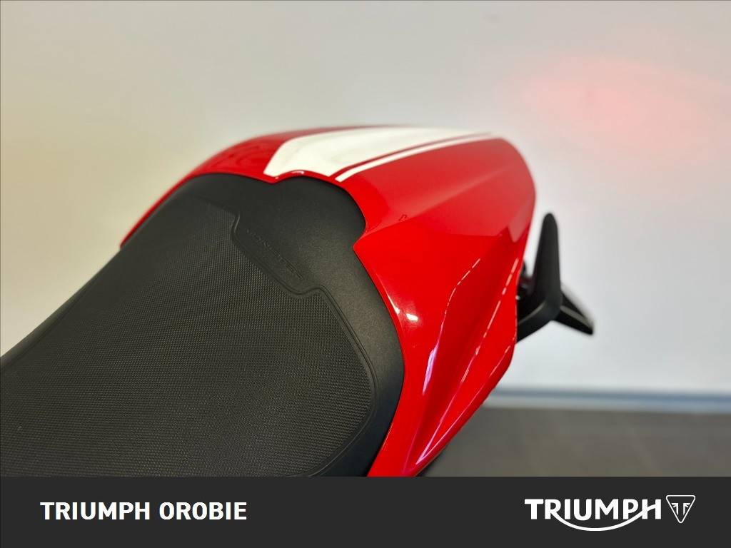 DUCATI Monster 821 Red