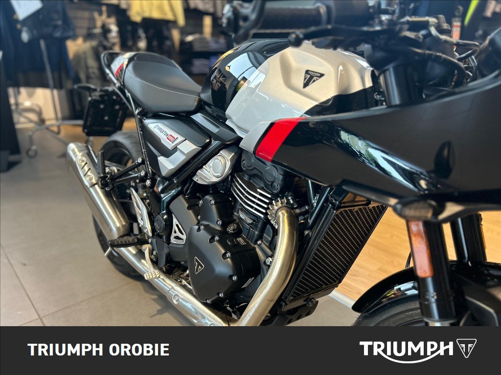 TRIUMPH Thruxton 400 Phantom Black / Aluminium Silver Abs