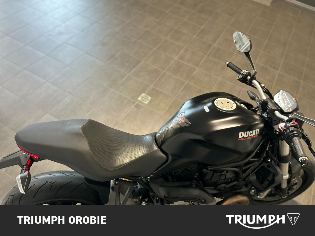 DUCATI Monster 821 Dark