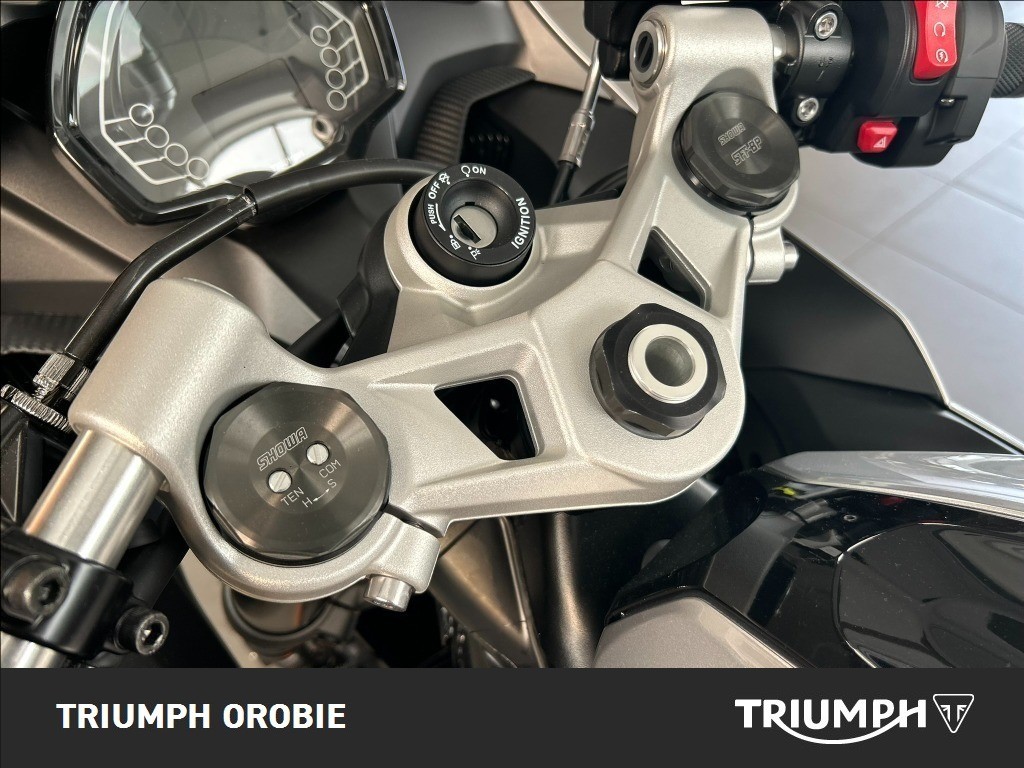 TRIUMPH Daytona 660 Aluminium SIlver / Sapphire Black Abs