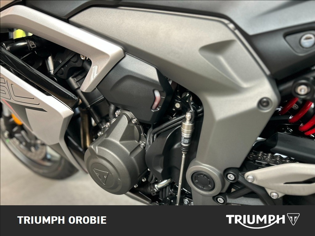 TRIUMPH Daytona 660 Aluminium SIlver / Sapphire Black Abs
