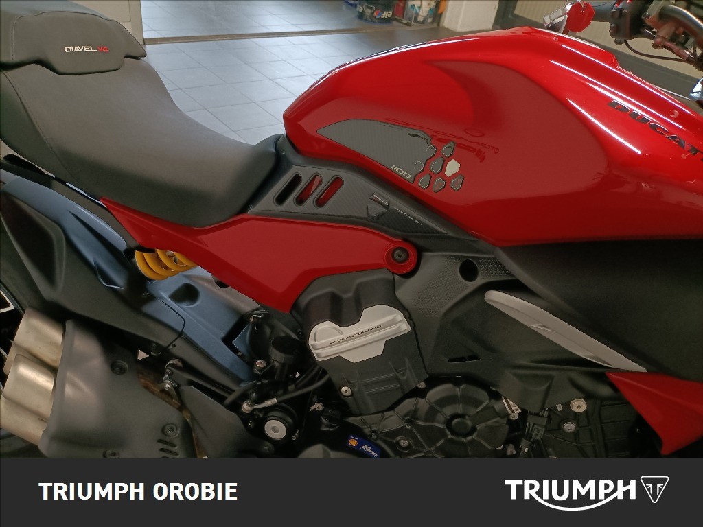 DUCATI Diavel V4 1158 Red