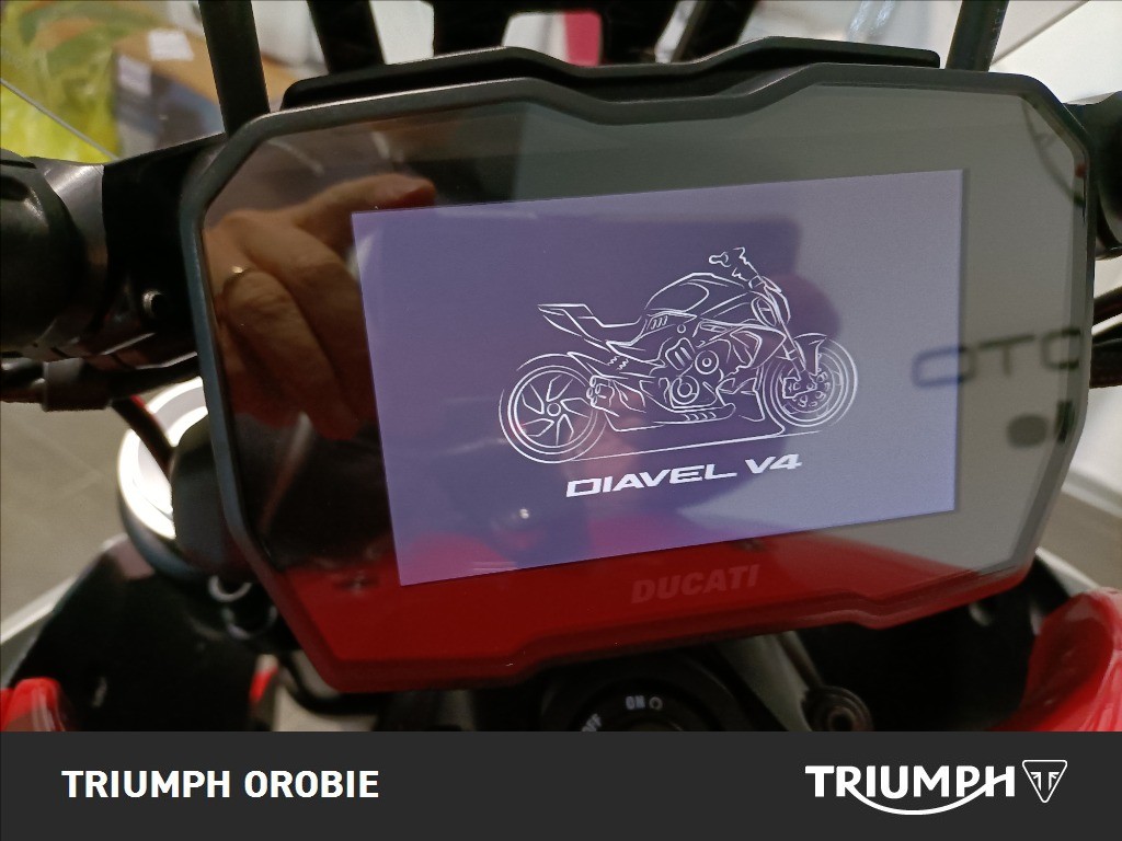 DUCATI Diavel V4 1158 Red