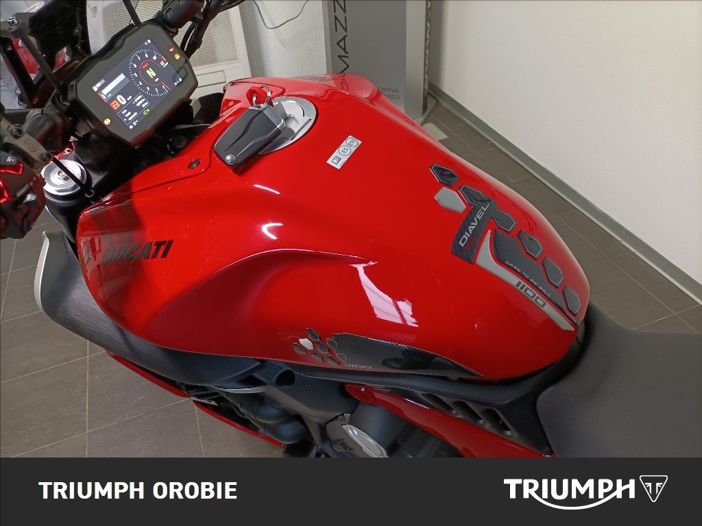 DUCATI Diavel V4 1158 Red
